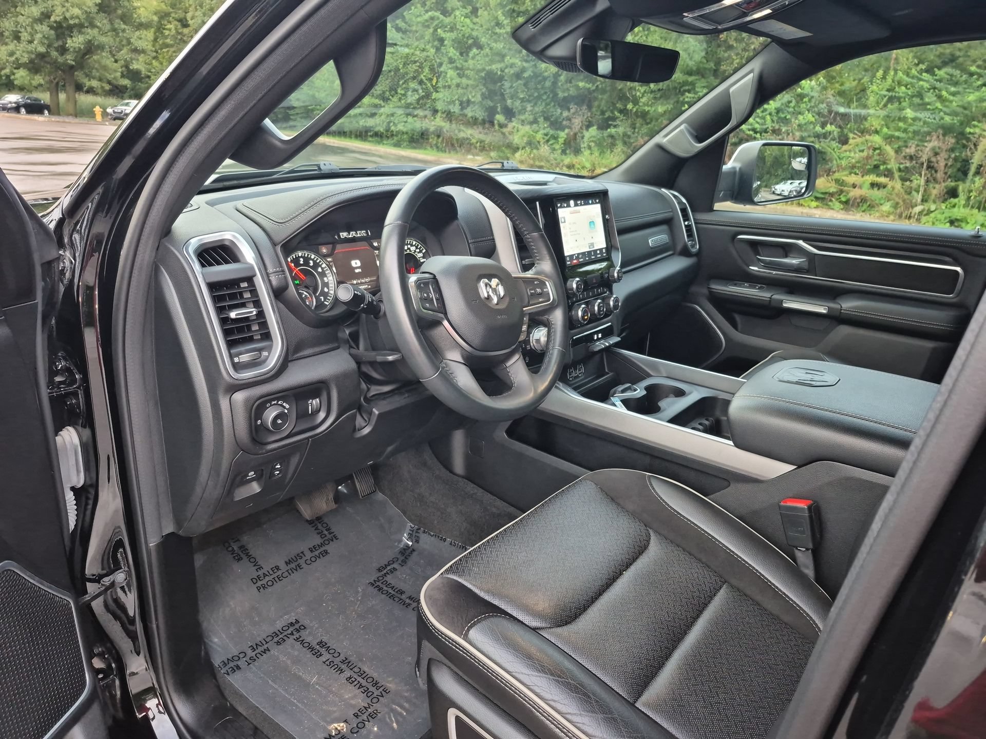 Used 2023 RAM 1500 Laramie AWD/4WD image 12