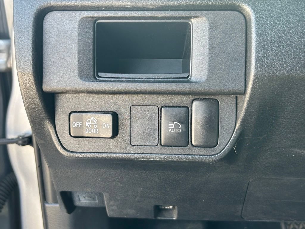 Used 2019 Toyota Tacoma SR5 AWD/4WD image 18