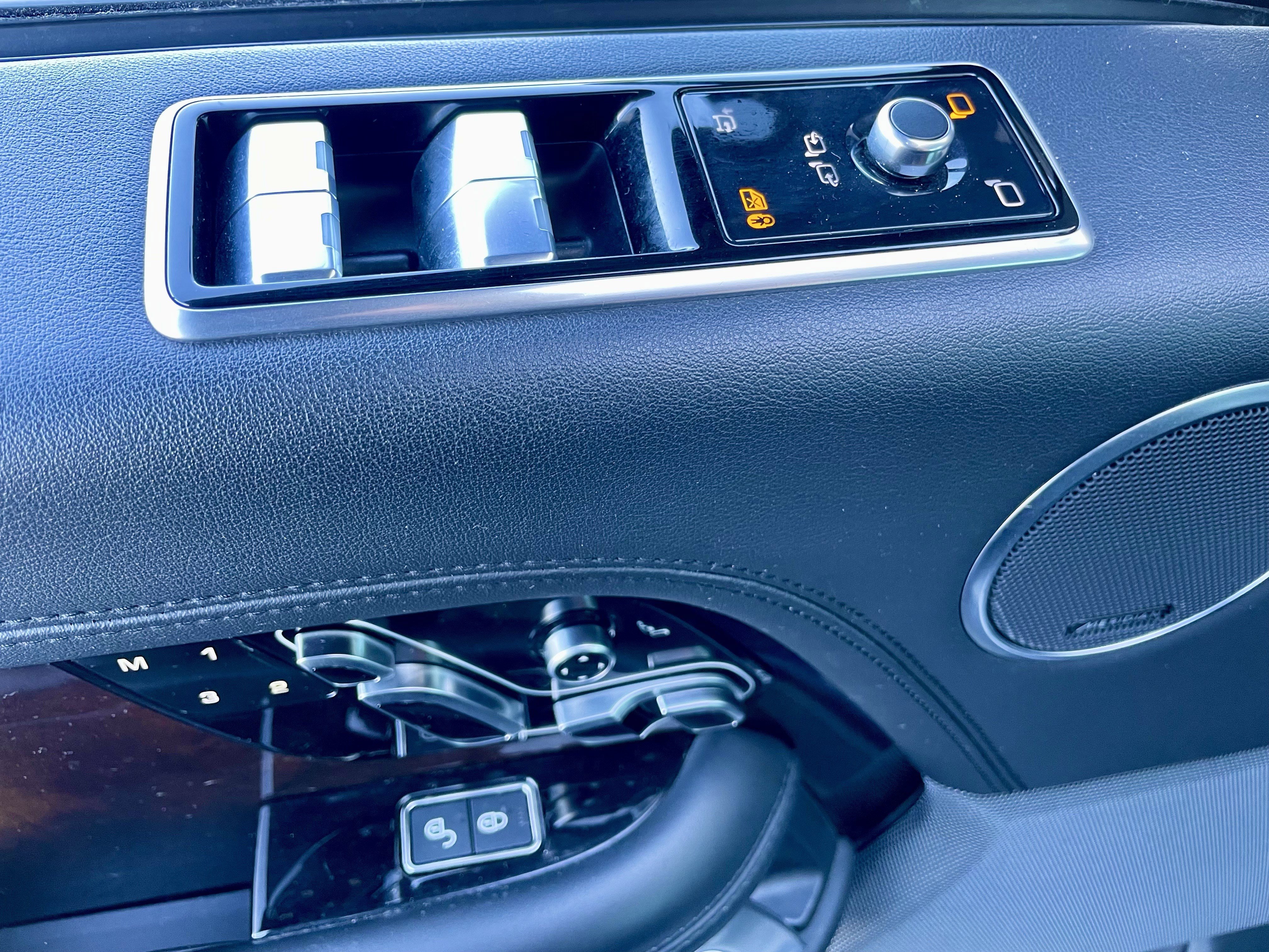 Used 2020 Land Rover Range Rover Long Wheelbase HSE image 11