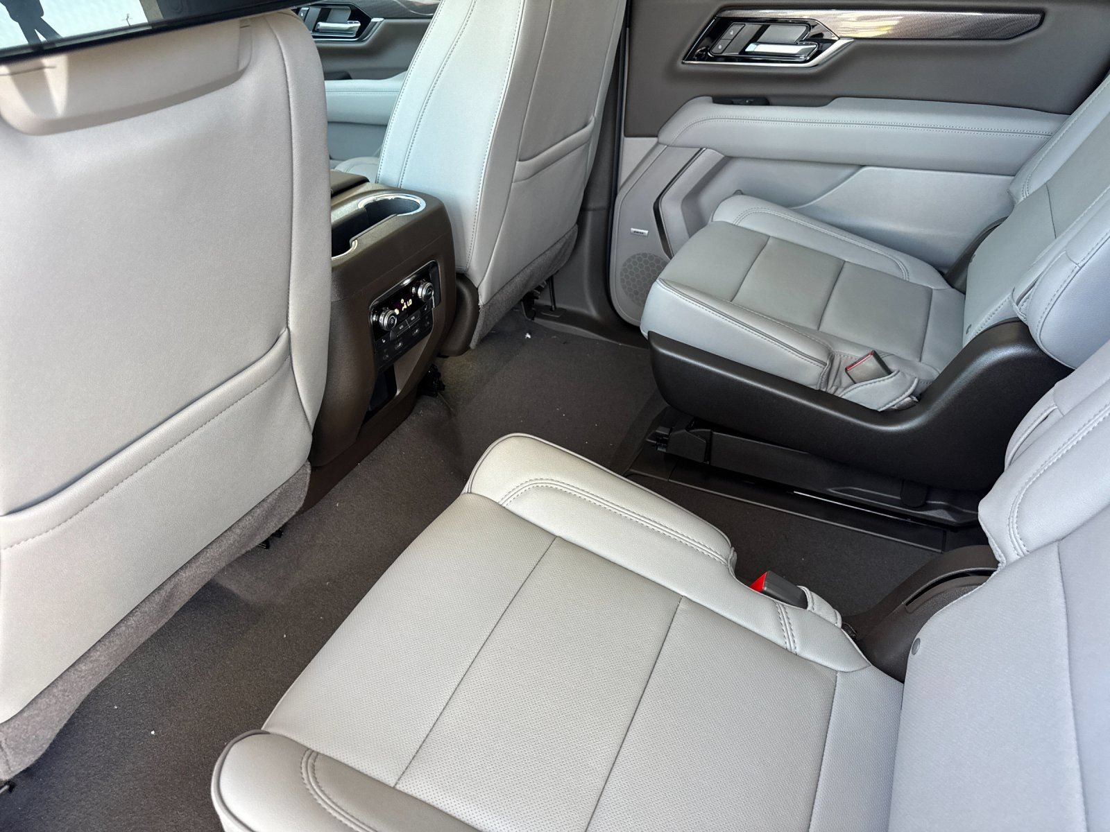 New 2026 GMC Yukon XL Elevation w/ Elevation Premium Package AWD/4WD image 12