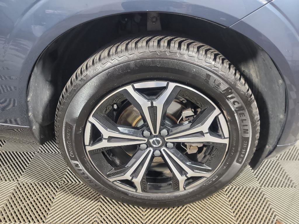 Used 2022 Volvo XC60 B5 Momentum w/ Advanced Package image 3