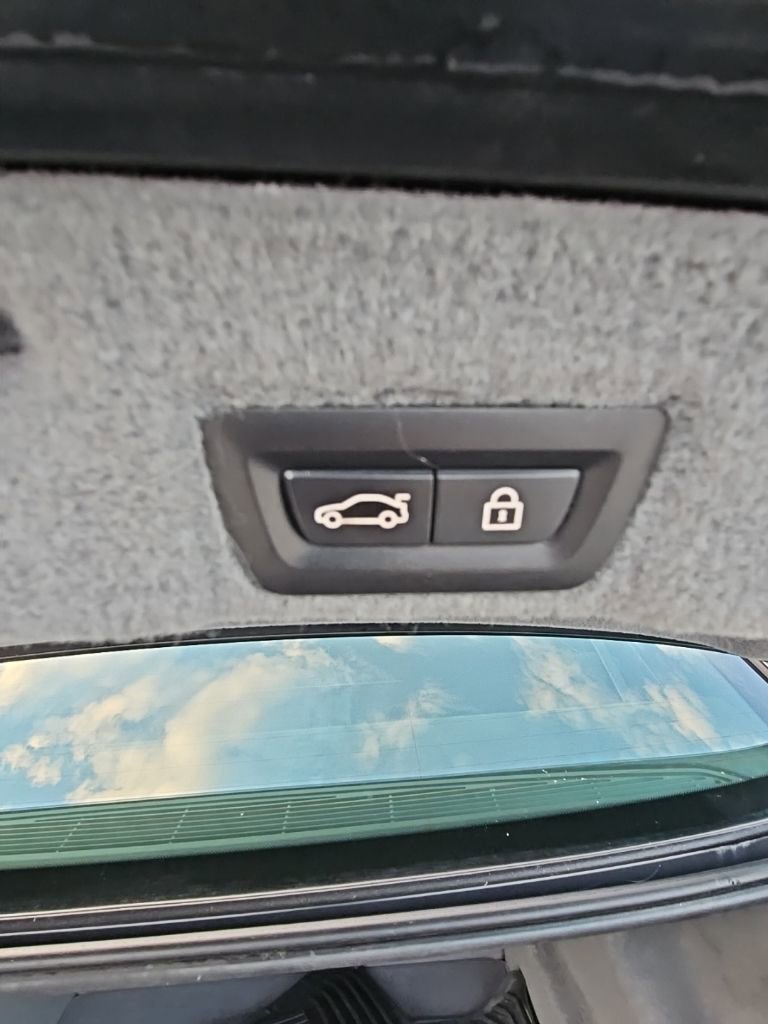 Used 2015 BMW 750i image 22