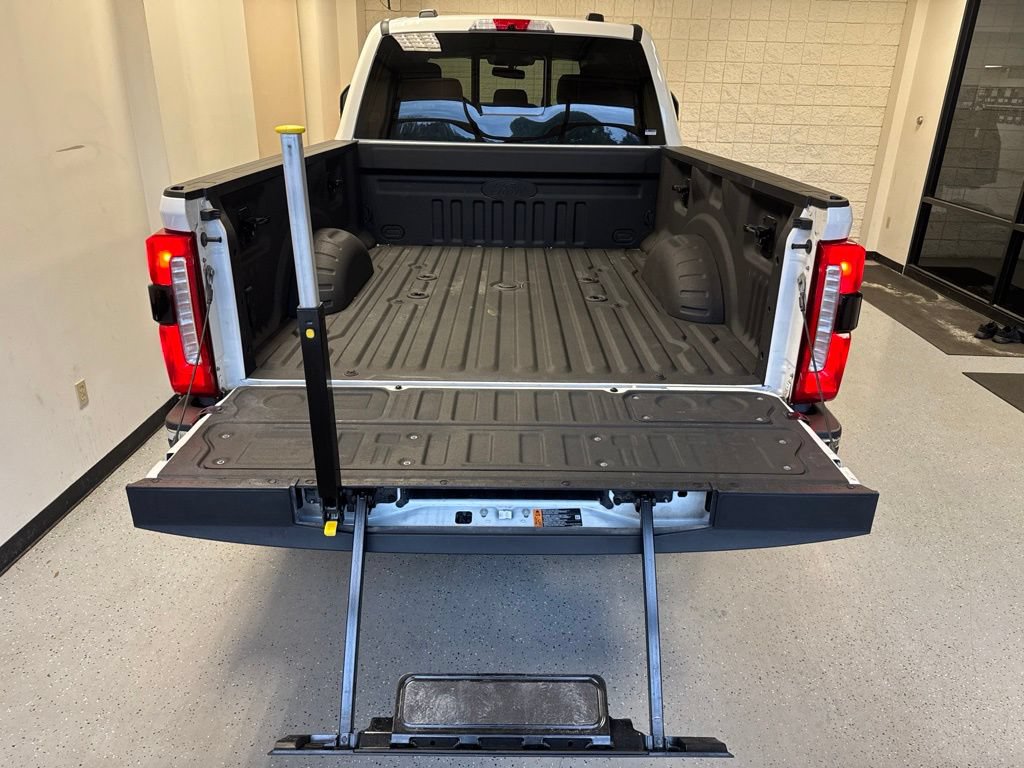 Used 2023 Ford F350 Lariat w/ Lariat Ultimate Package AWD/4WD image 10