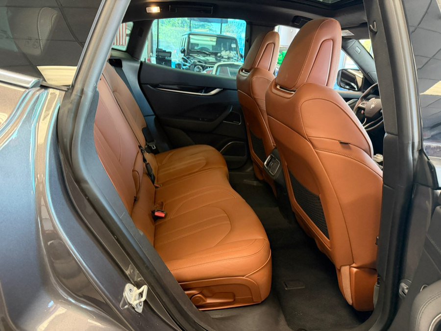 Used 2023 Maserati Levante GT AWD/4WD image 38