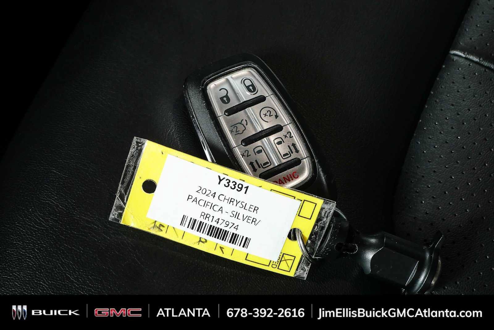 Used 2024 Chrysler Pacifica Touring-L FWD image 38