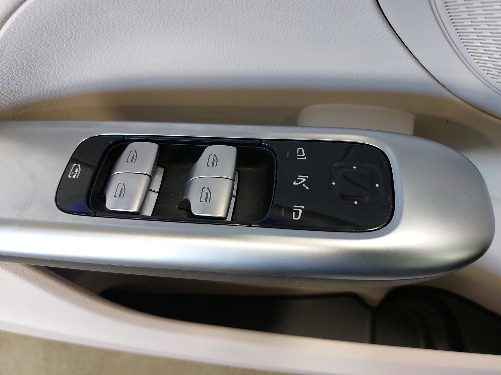 Used 2024 Mercedes-Benz C 300 4MATIC Sedan image 28