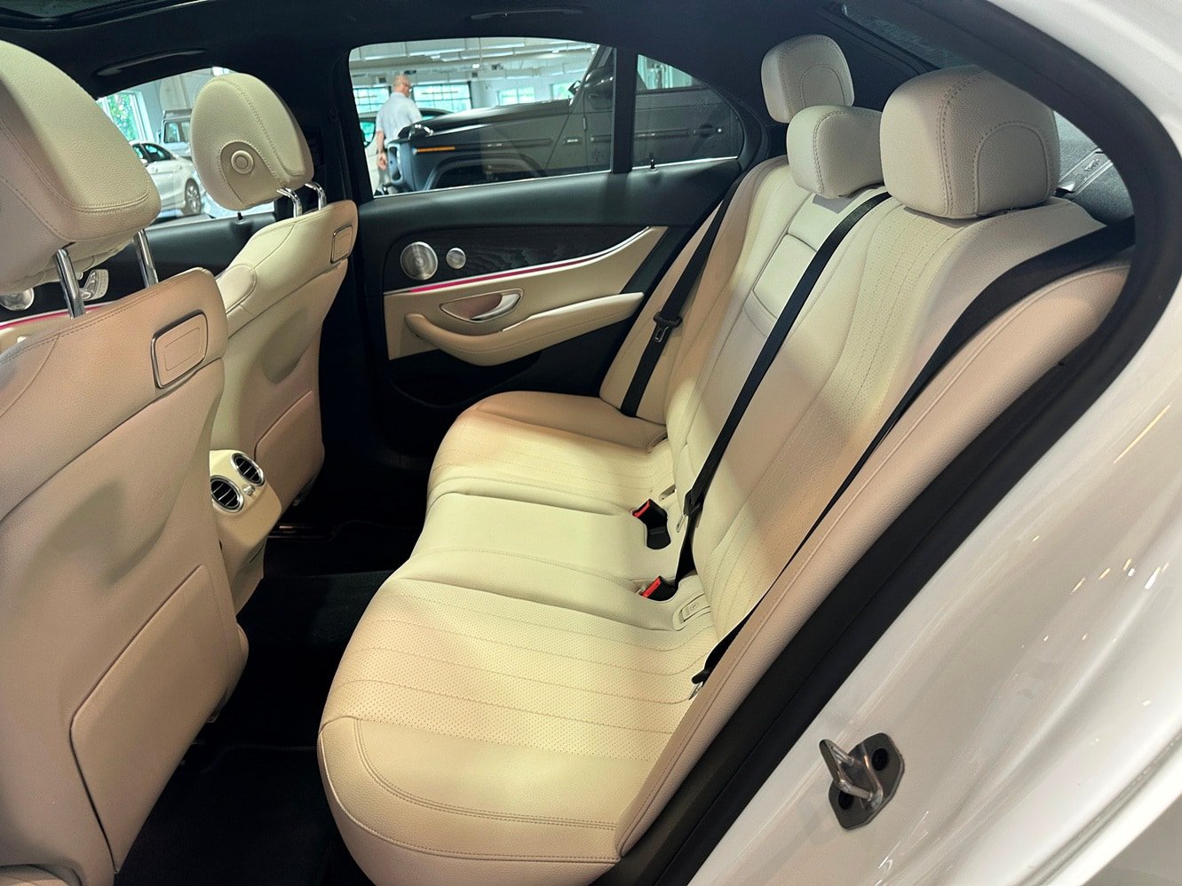 Used 2019 Mercedes-Benz E 300 4MATIC image 13