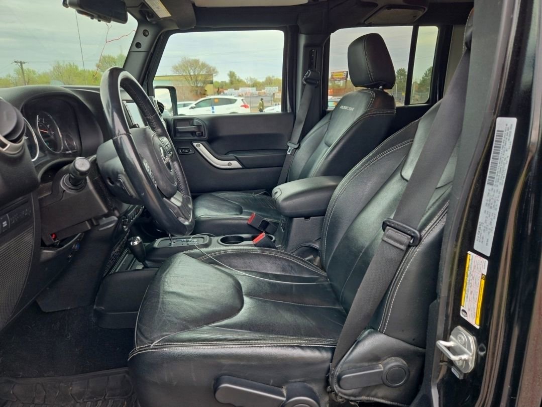 Used 2016 Jeep Wrangler Unlimited Rubicon w/ Connectivity Group AWD/4WD image 13