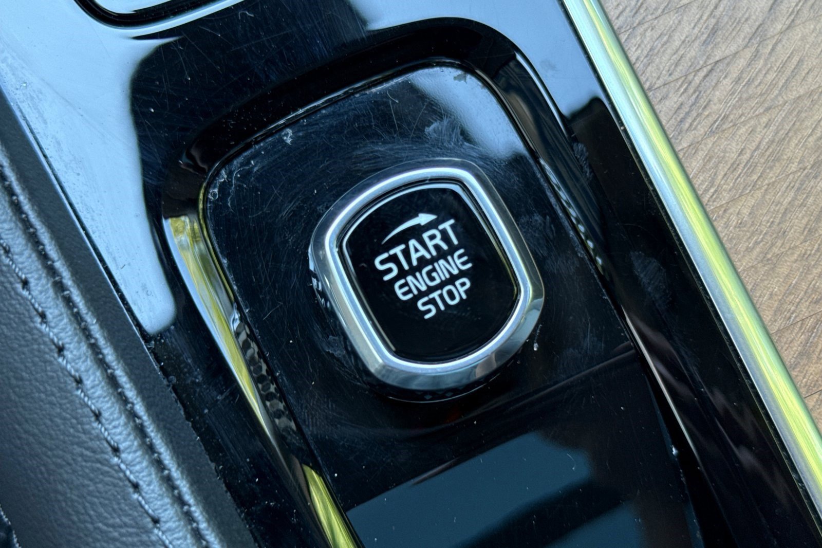 Used 2025 Volvo XC90 B6 Ultra image 30