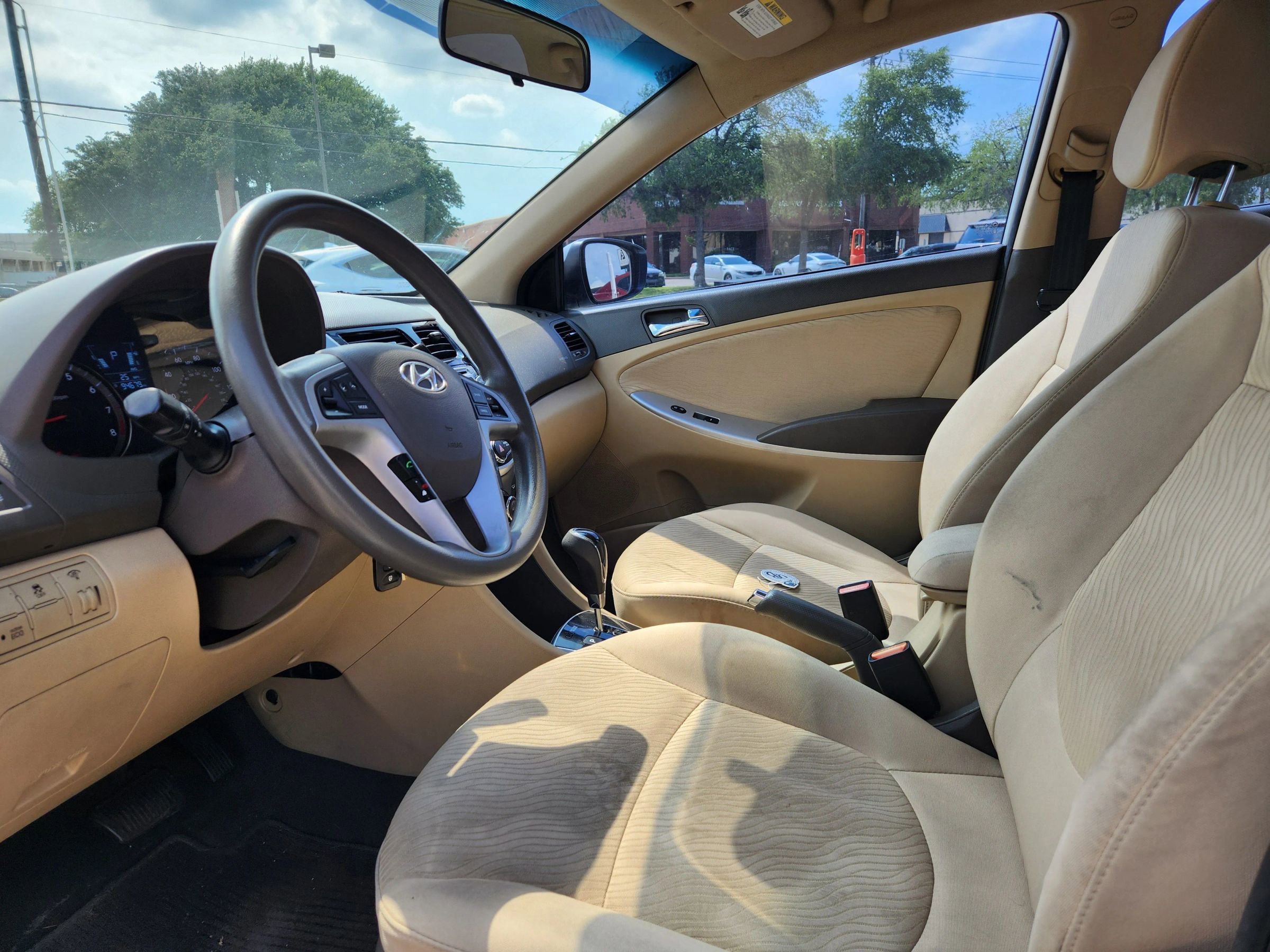 Used 2014 Hyundai Accent GLS w/ Option Group 2 FWD image 10