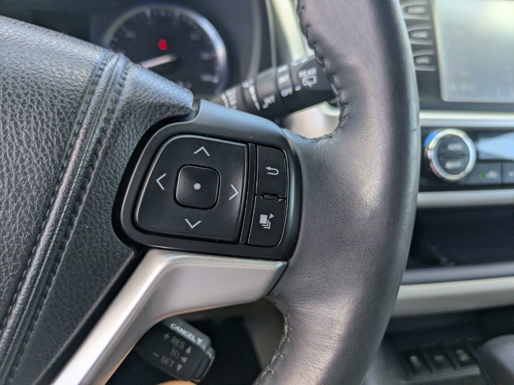 Used 2014 Toyota Highlander XLE AWD/4WD image 28