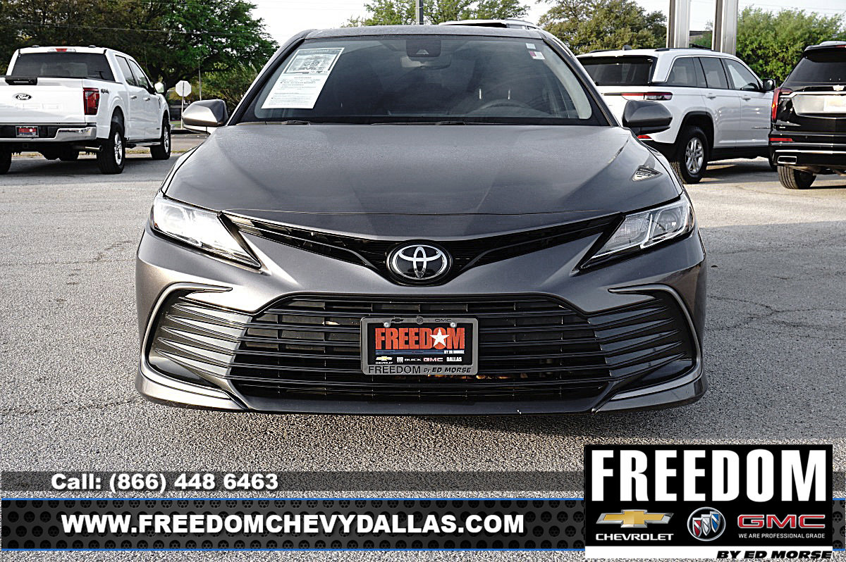 Used 2022 Toyota Camry LE image 2