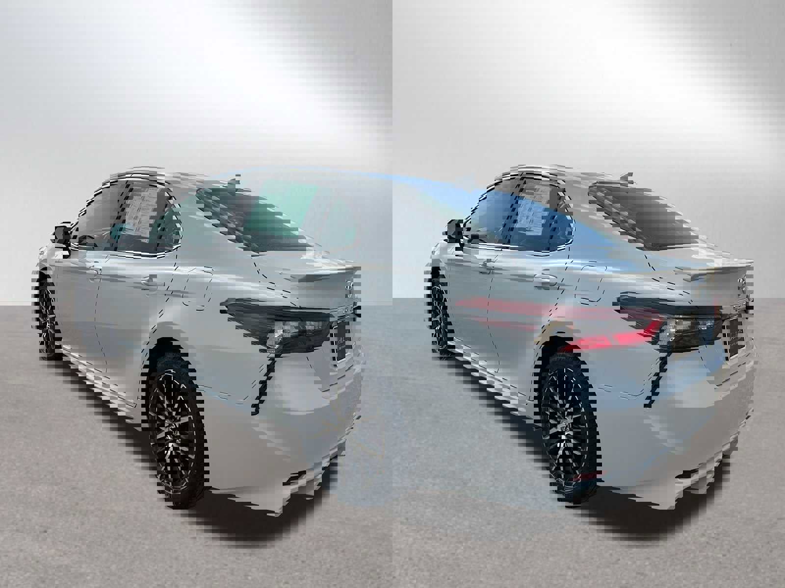 Used 2023 Toyota Camry SE image 5