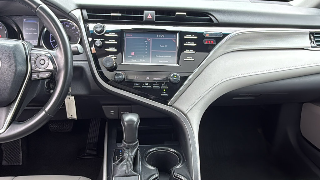 Used 2018 Toyota Camry SE w/ Moonroof Package FWD image 32