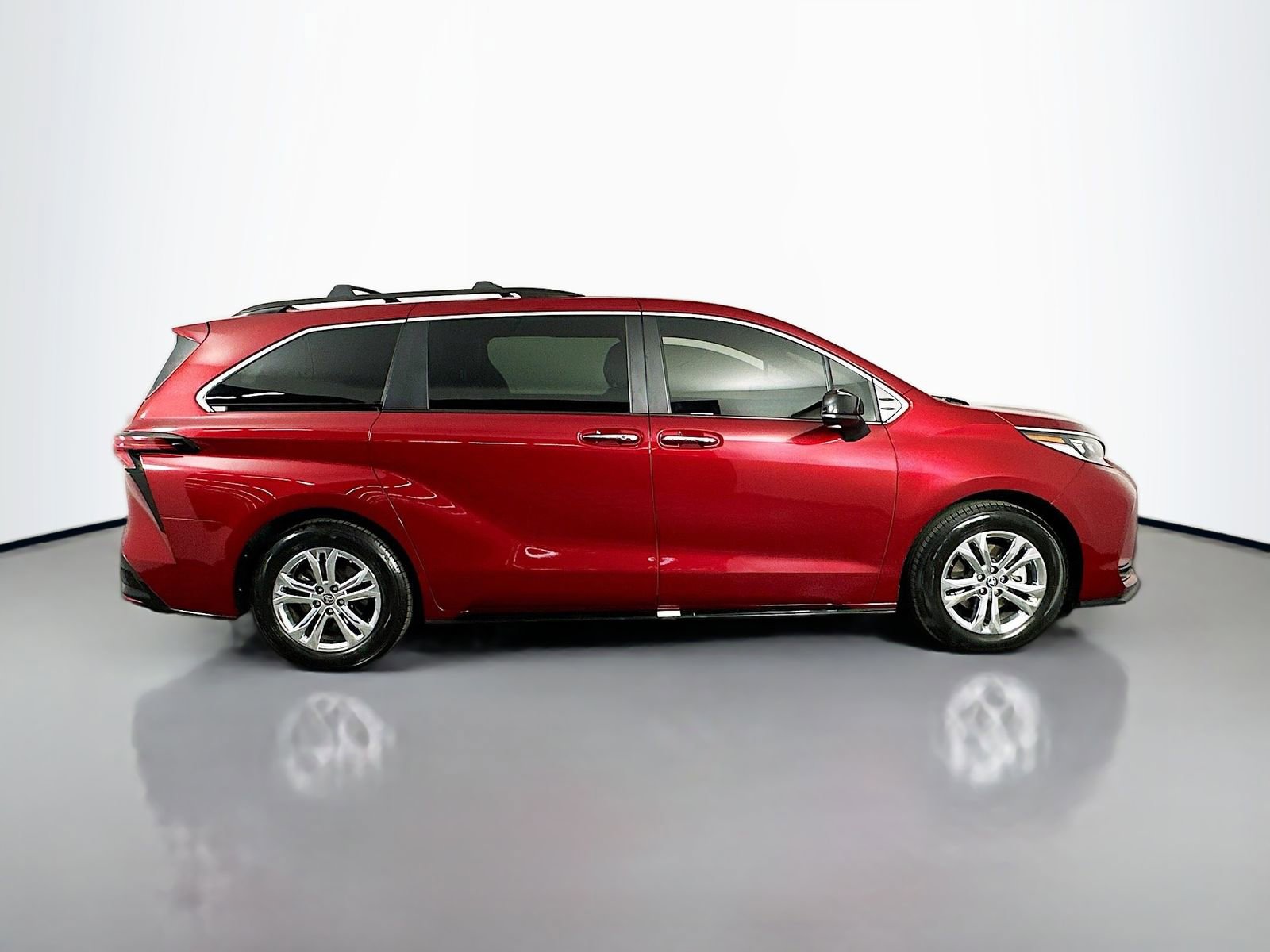 Certified 2023 Toyota Sienna XSE AWD/4WD image 8