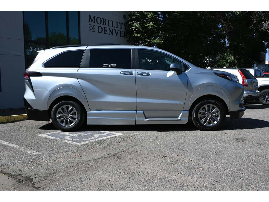 New 2025 Toyota Sienna XLE w/ XLE Plus Package AWD/4WD image 5