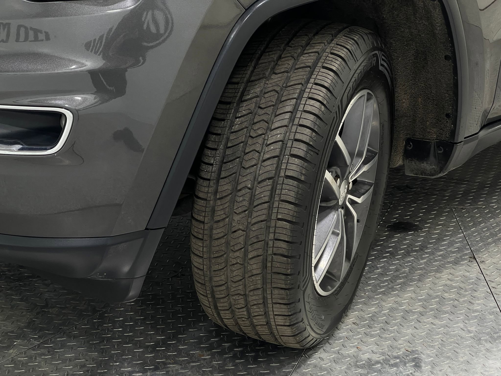 Used 2018 Jeep Grand Cherokee Limited image 36