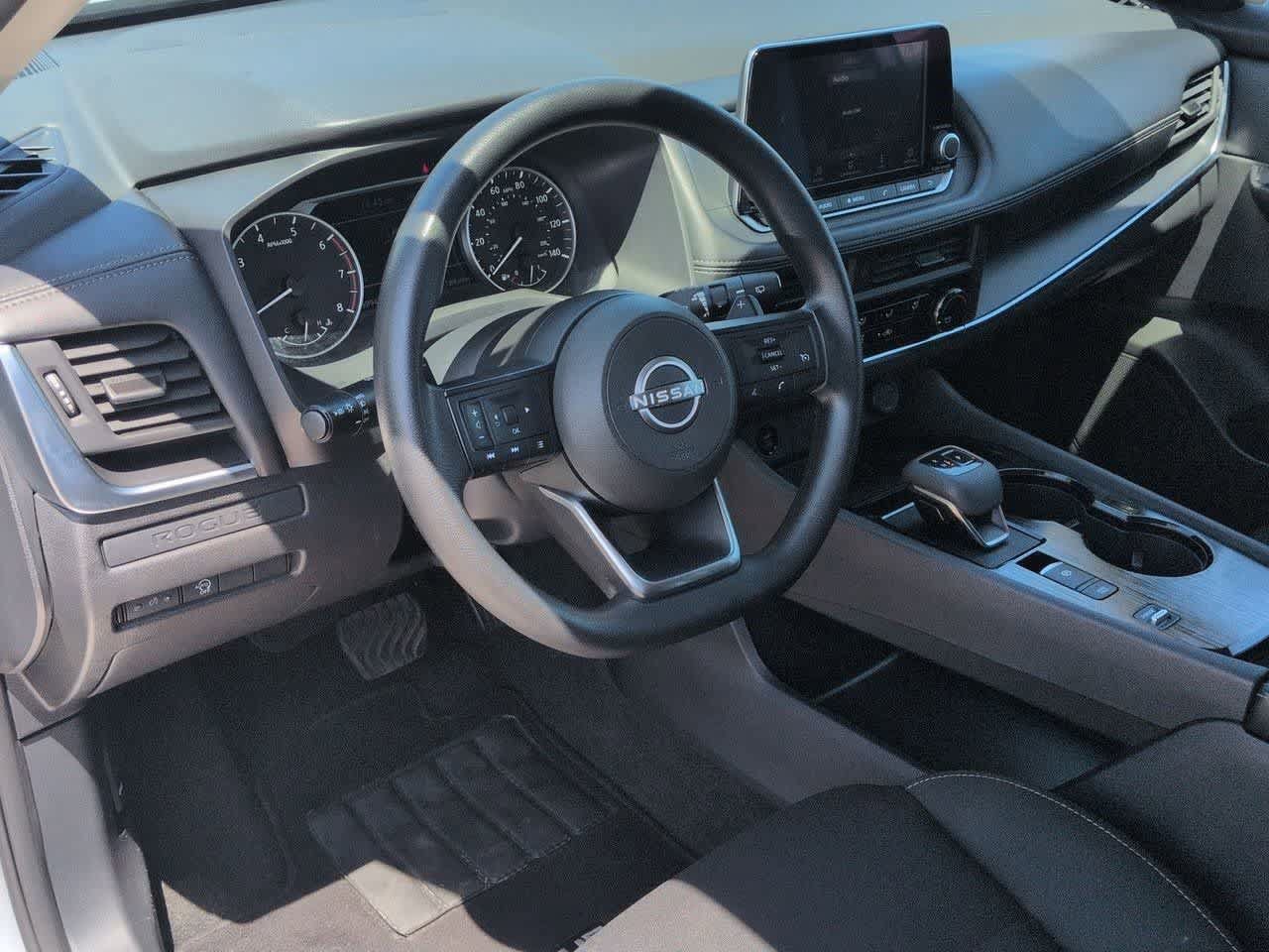 Used 2024 Nissan Rogue S FWD image 2