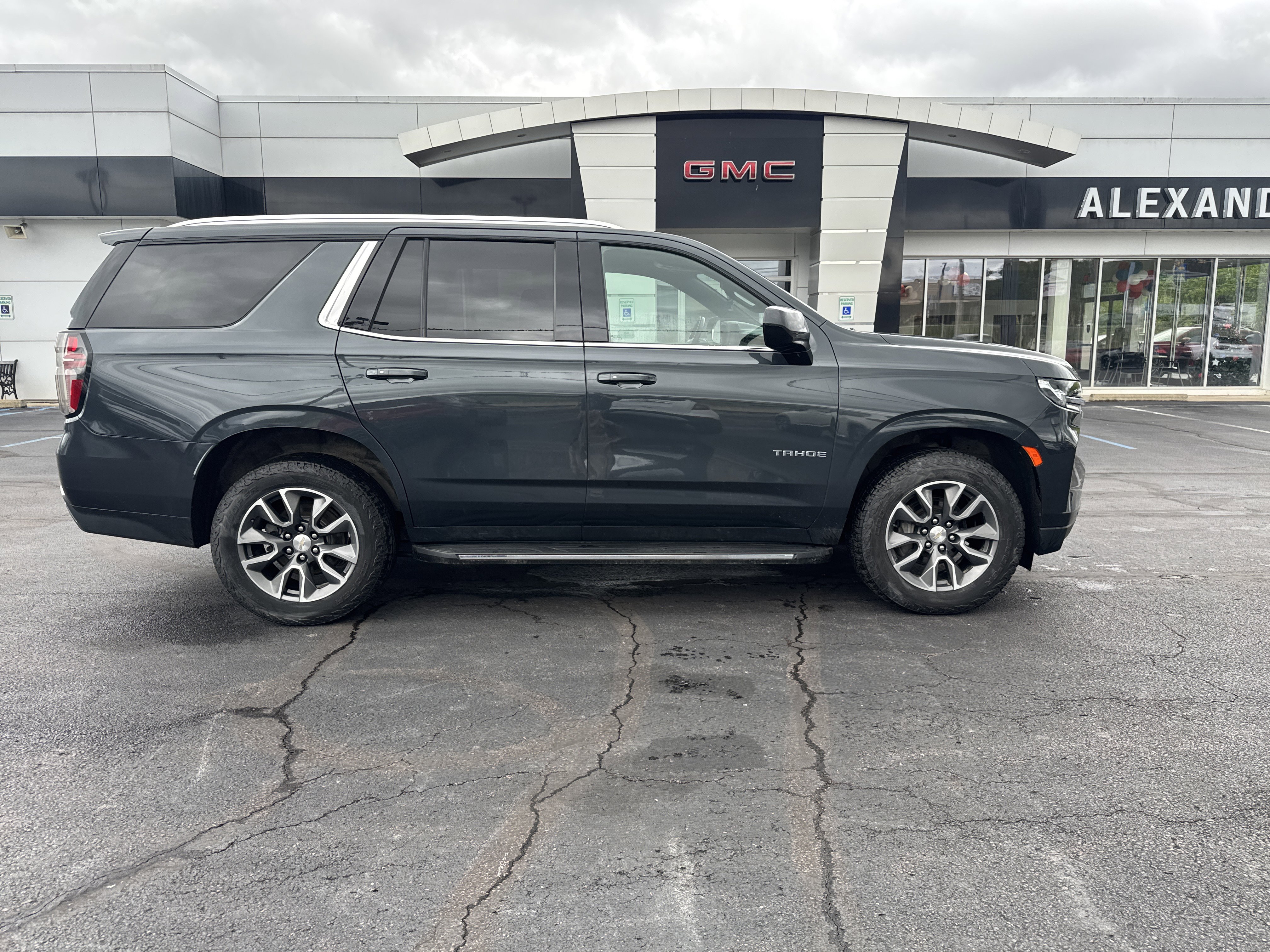 Used 2022 Chevrolet Tahoe LS AWD/4WD image 2