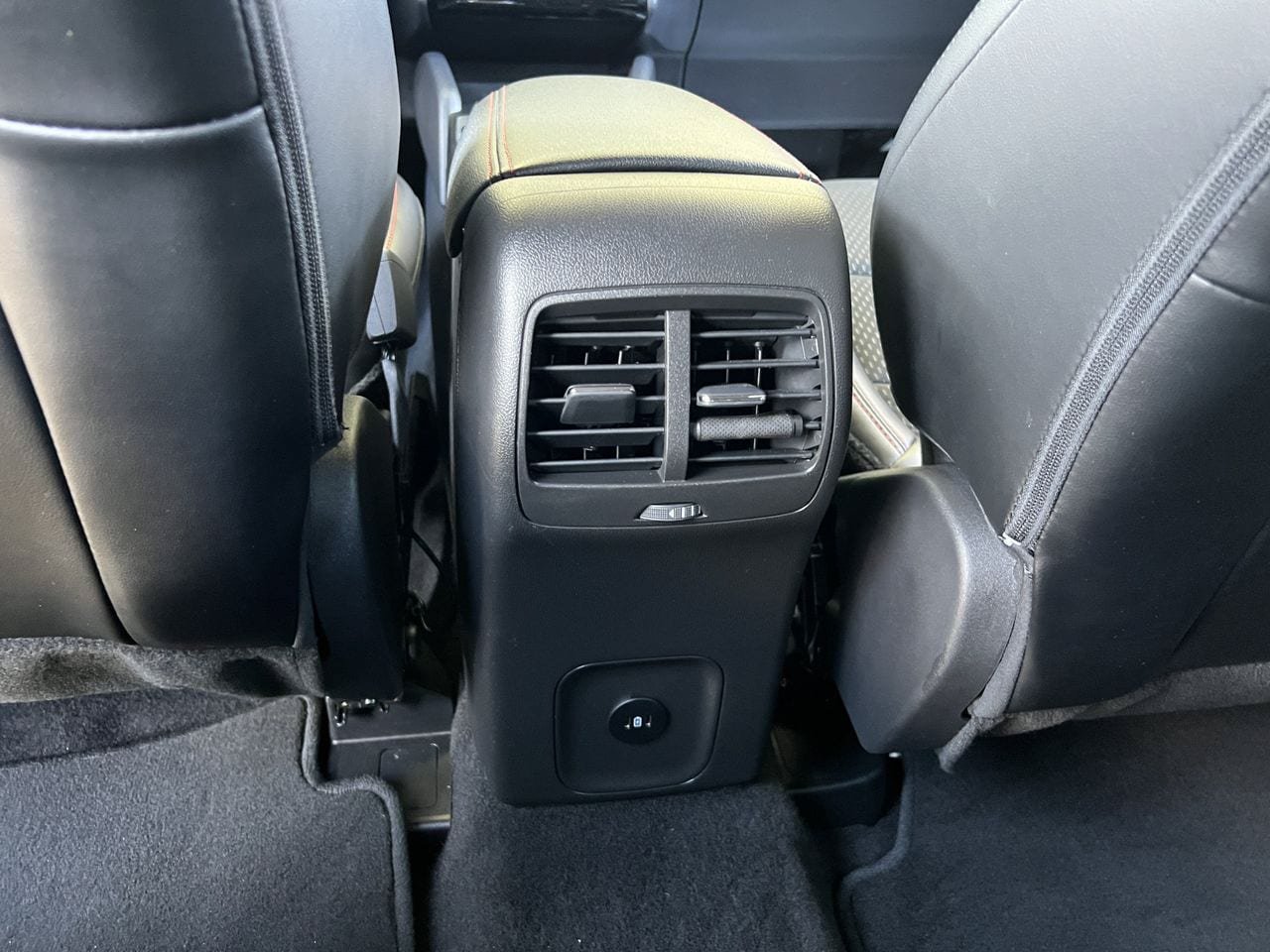 Used 2025 Ford Escape ST-Line w/ Equipment Group 301A FWD image 24