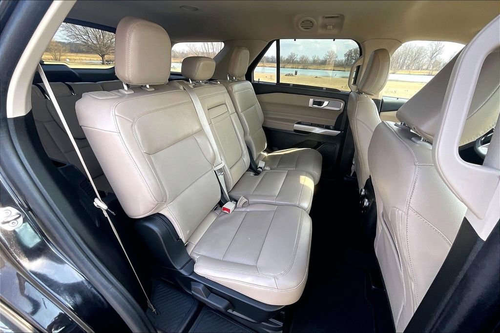 Used 2023 Ford Explorer Limited image 16