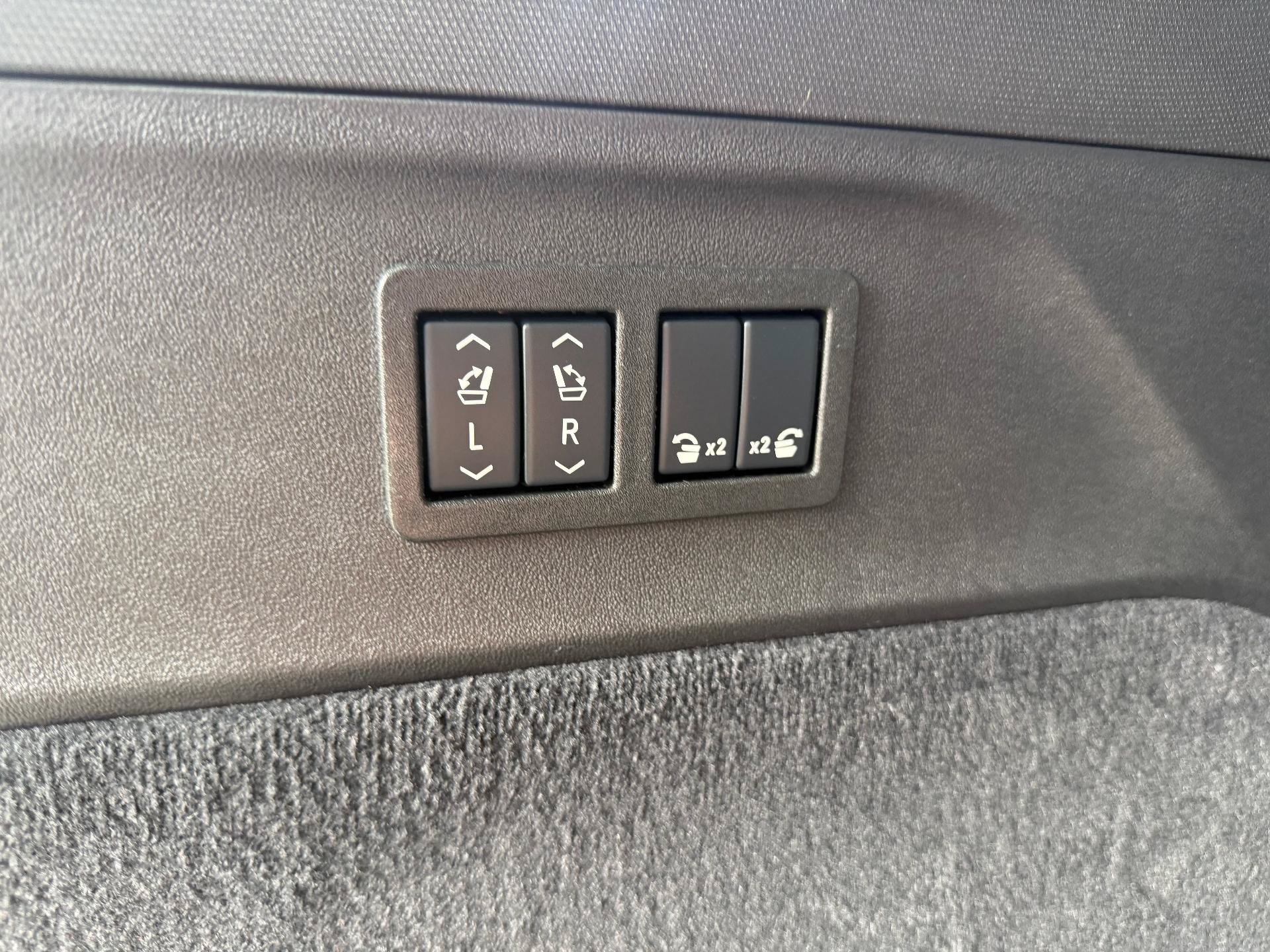 Certified 2025 Cadillac Escalade IQ Luxury 2 w/ LPO, Premium Carpet Package AWD/4WD image 14