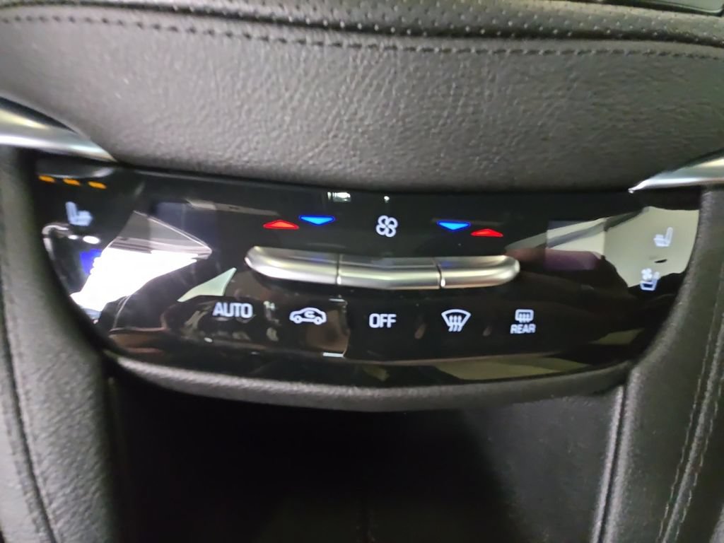 Certified 2025 Cadillac XT5 Sportv w/ Technology Package AWD/4WD image 17