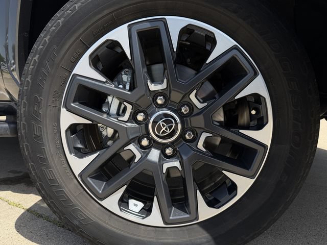 Used 2024 Toyota Tundra Limited AWD/4WD image 10