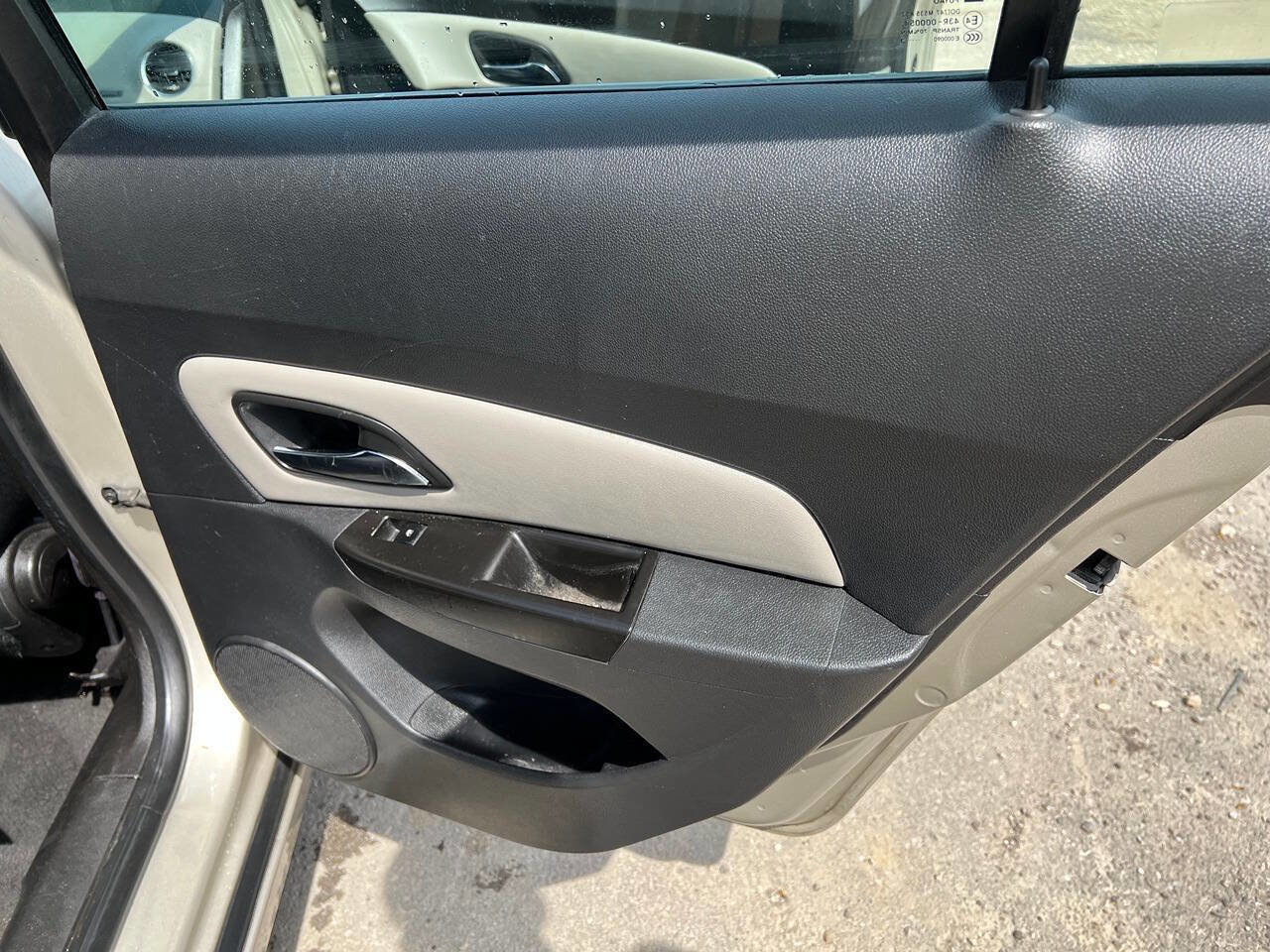 Used 2013 Chevrolet Cruze LS FWD image 9
