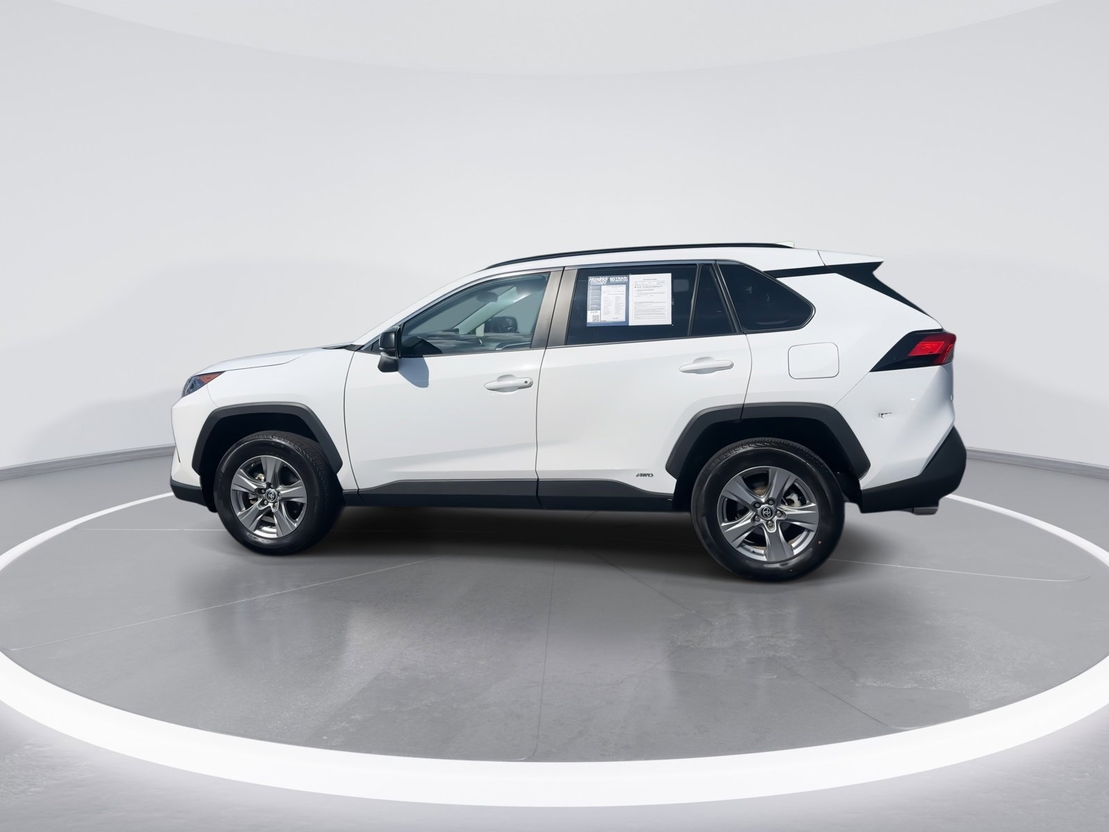 Used 2022 Toyota RAV4 LE AWD/4WD image 6