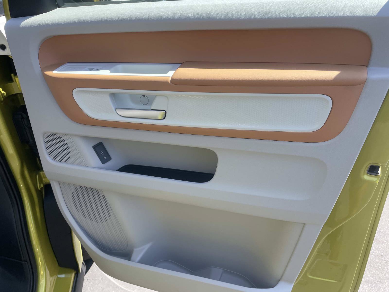 Certified 2025 Volkswagen ID. Buzz Pro S Plus AWD/4WD image 29
