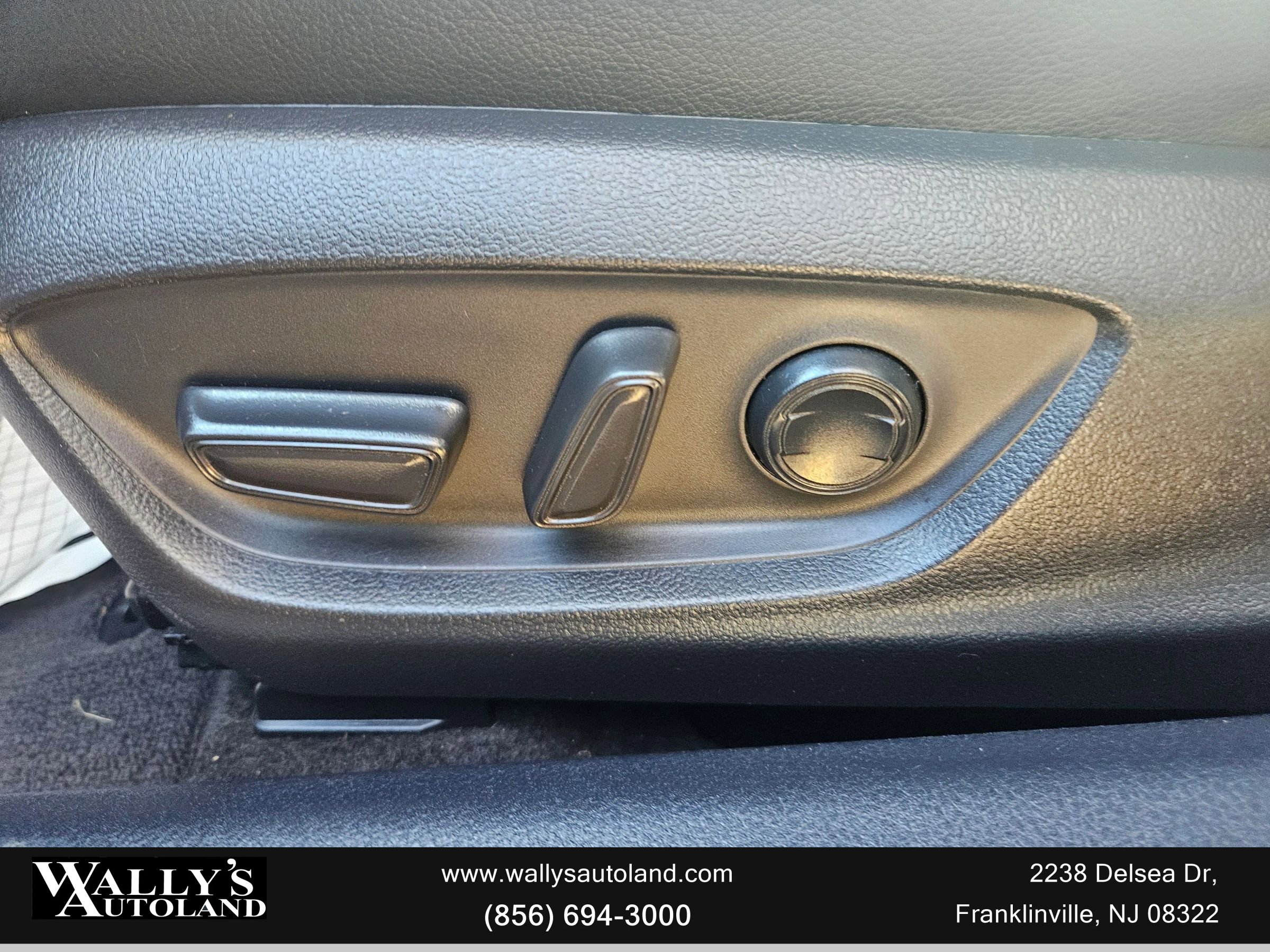 Used 2020 Toyota Camry XLE w/ Driver Assist Package image 39