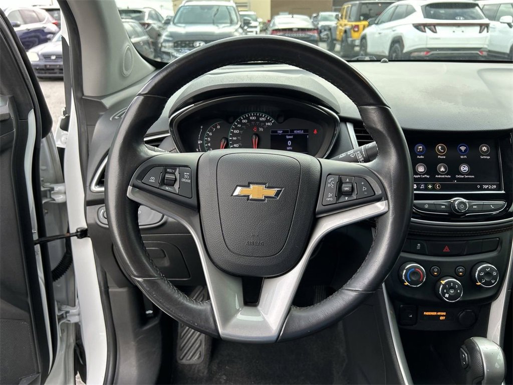 Used 2020 Chevrolet Trax LT w/ LT Convenience Package image 28