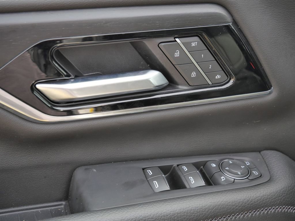 Used 2025 GMC Yukon Denali w/ Sun & Power Step Package image 38