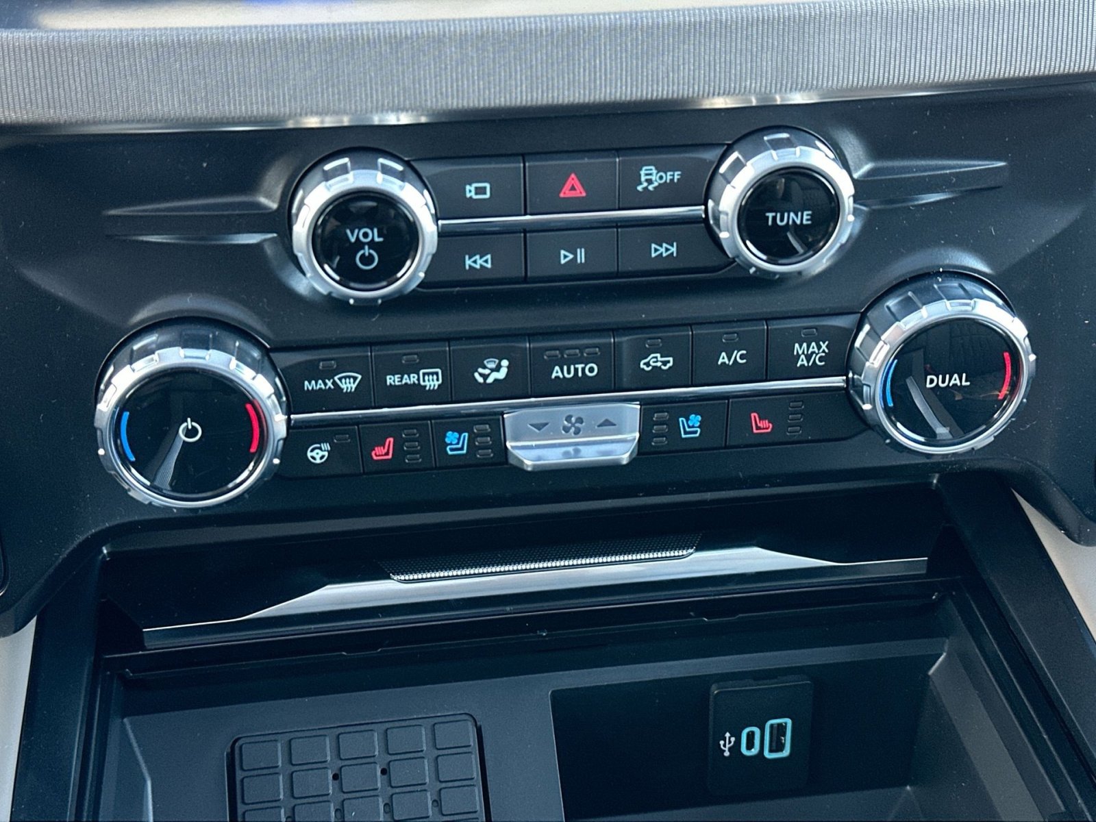 New 2026 Ford F450 Platinum w/ Platinum Plus Package image 26