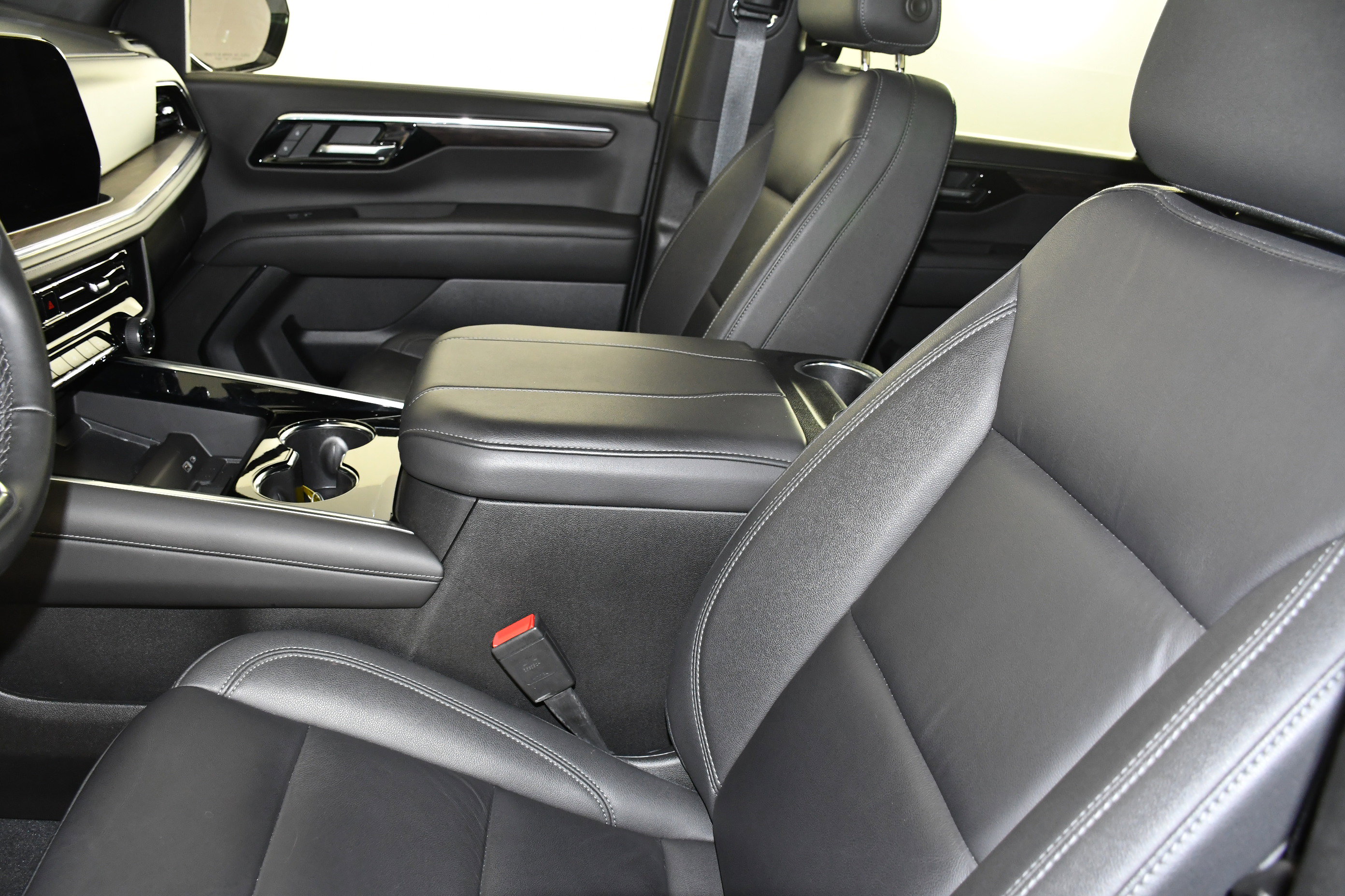 Used 2025 Chevrolet Suburban Z71 AWD/4WD image 41