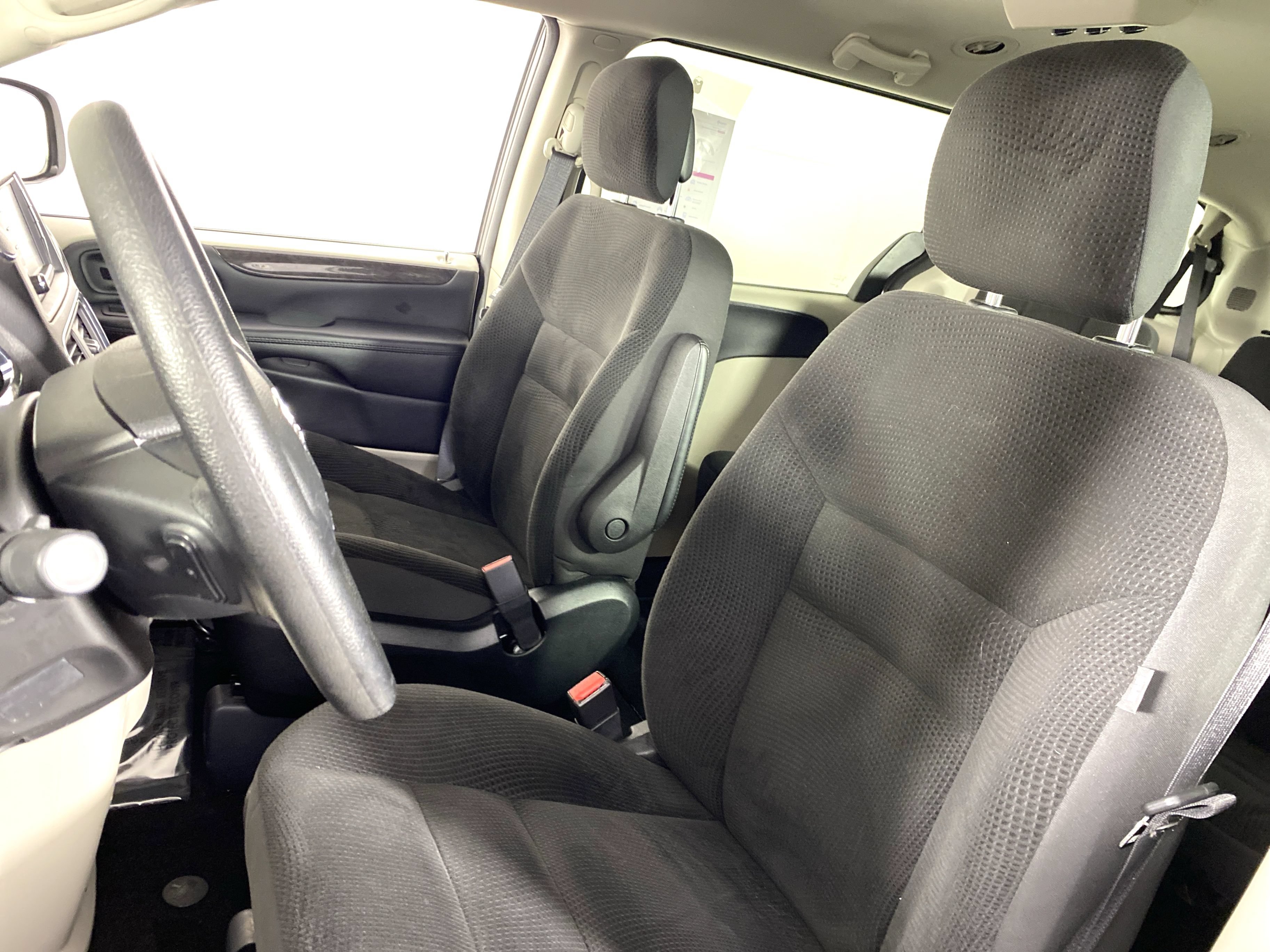 Used 2019 Dodge Grand Caravan SE w/ UConnect Hands-Free Group FWD image 15