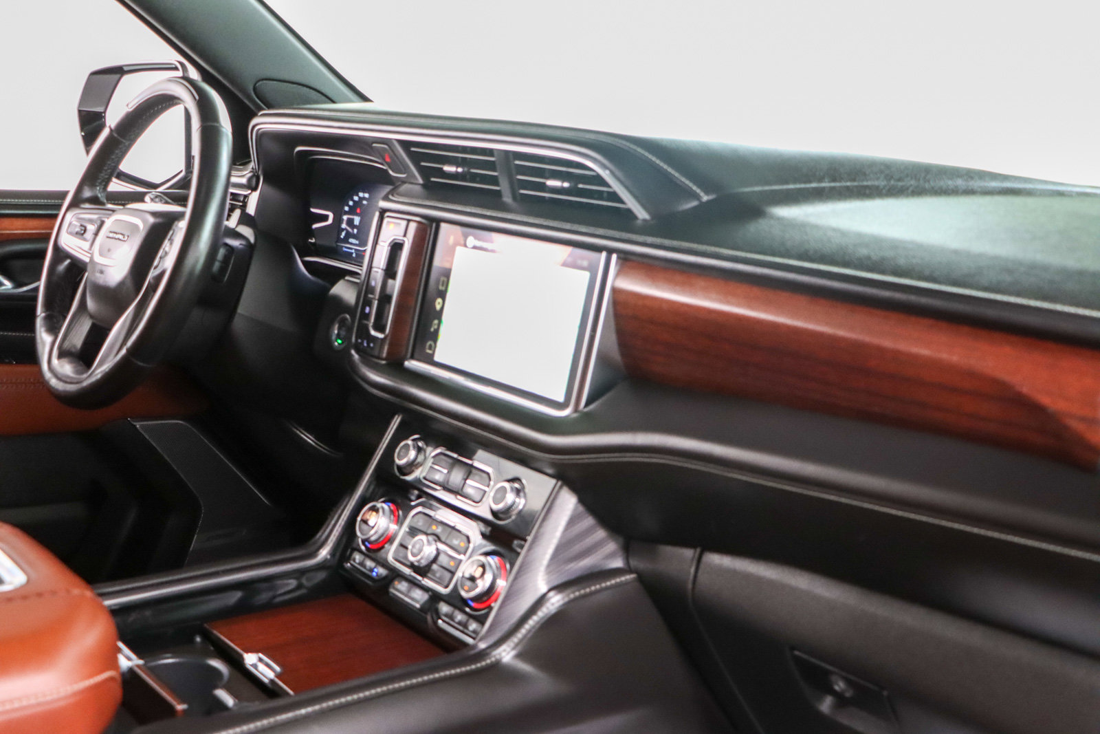 Used 2023 GMC Yukon Denali Ultimate image 32