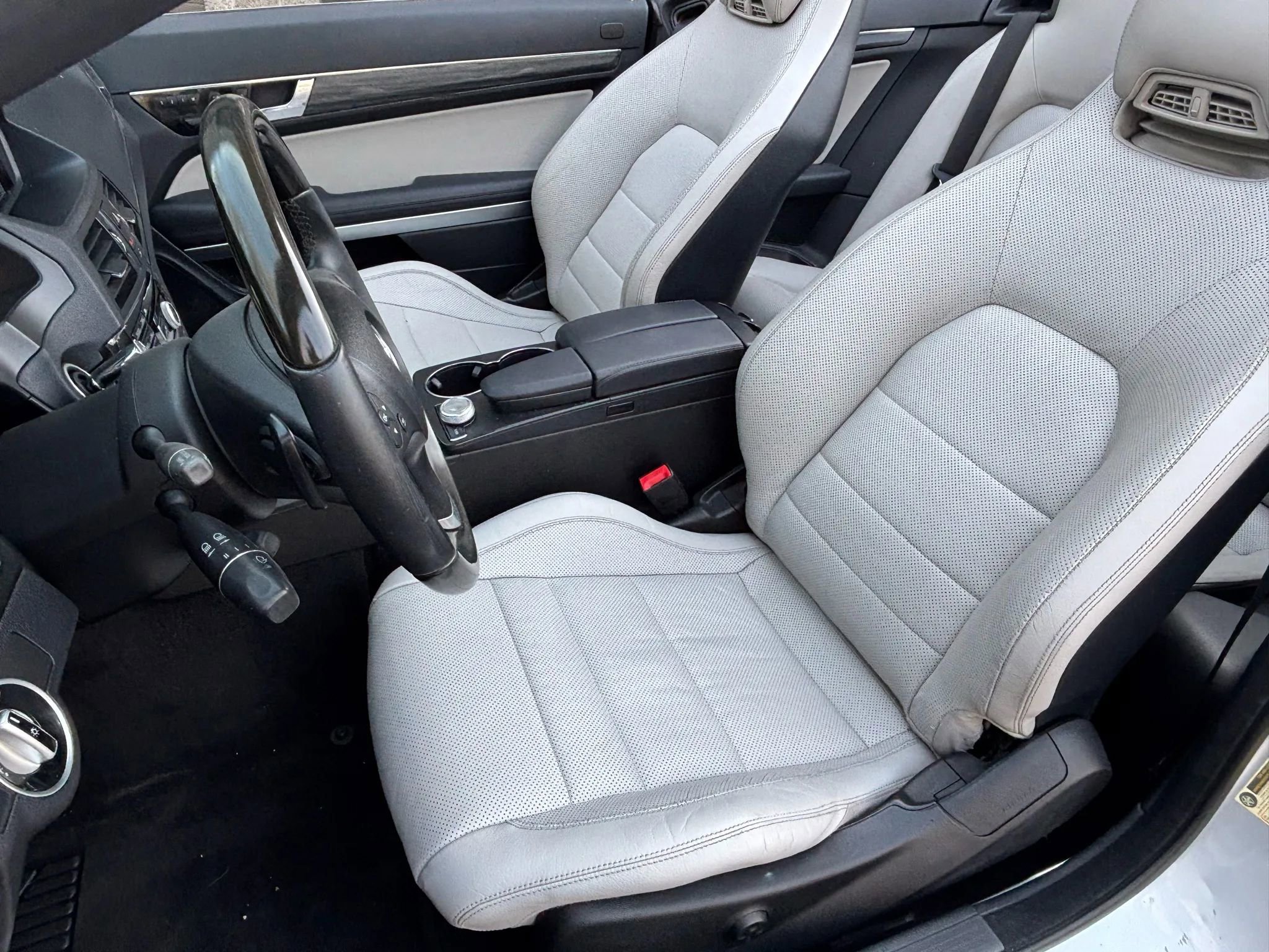 Used 2011 Mercedes-Benz E 350 Cabriolet image 22