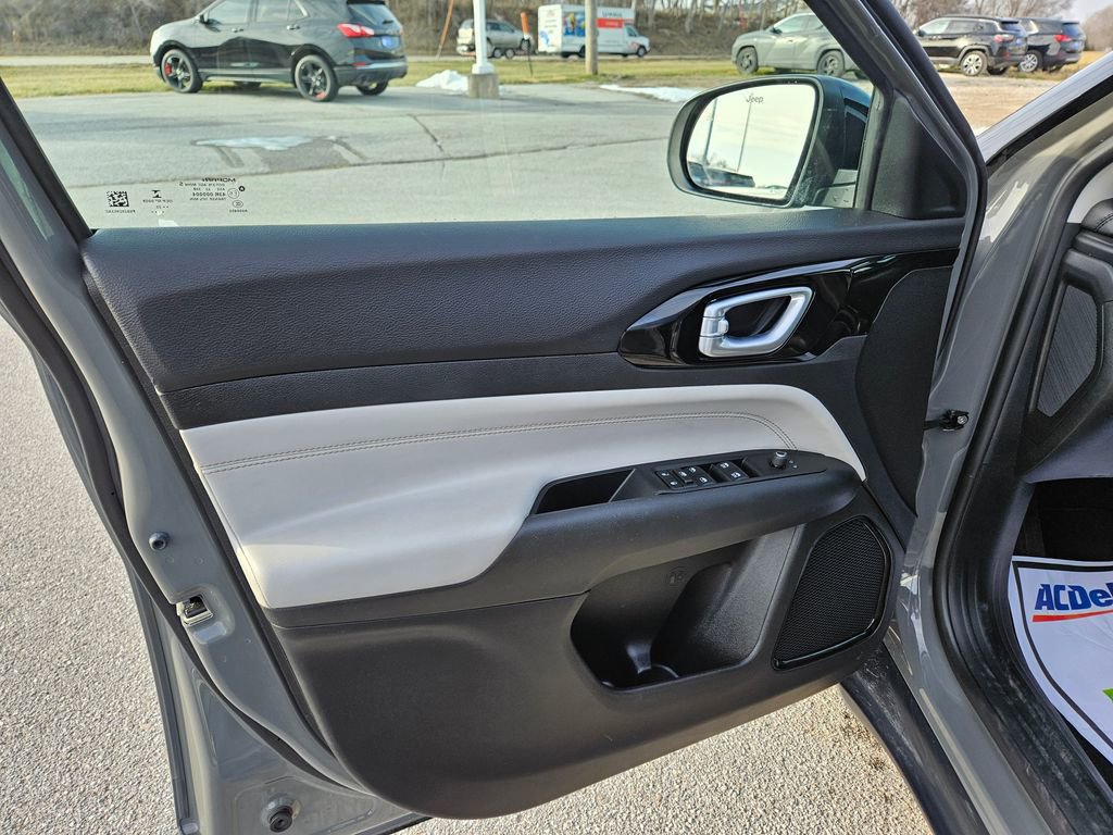 Used 2022 Jeep Compass Limited image 21