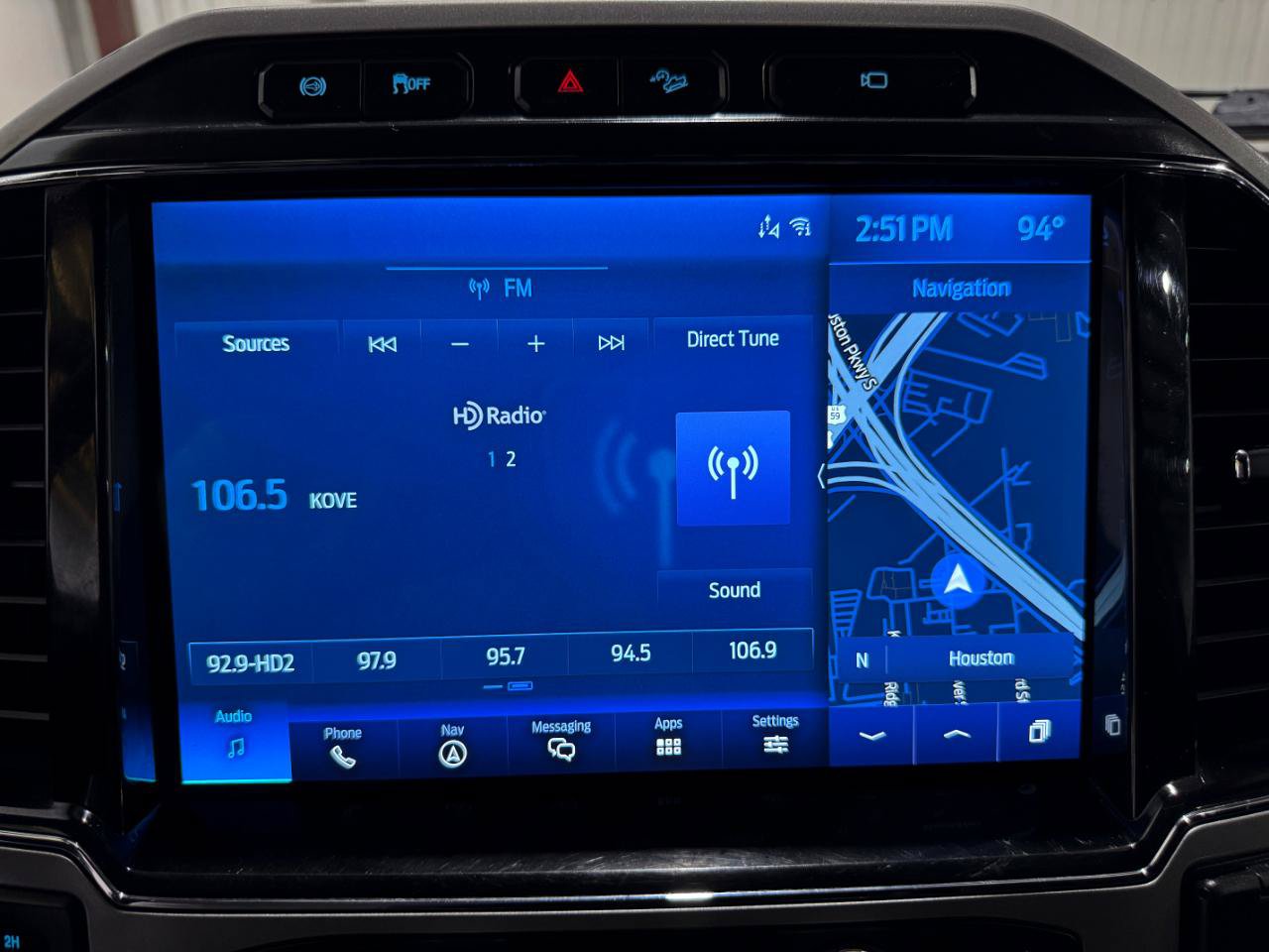 Used 2022 Ford F350 Lariat w/ Lariat Ultimate Package AWD/4WD image 46