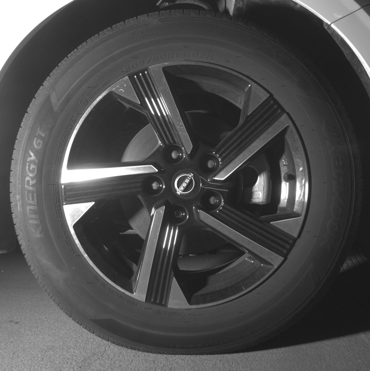 Used 2025 Nissan Sentra SV FWD image 13