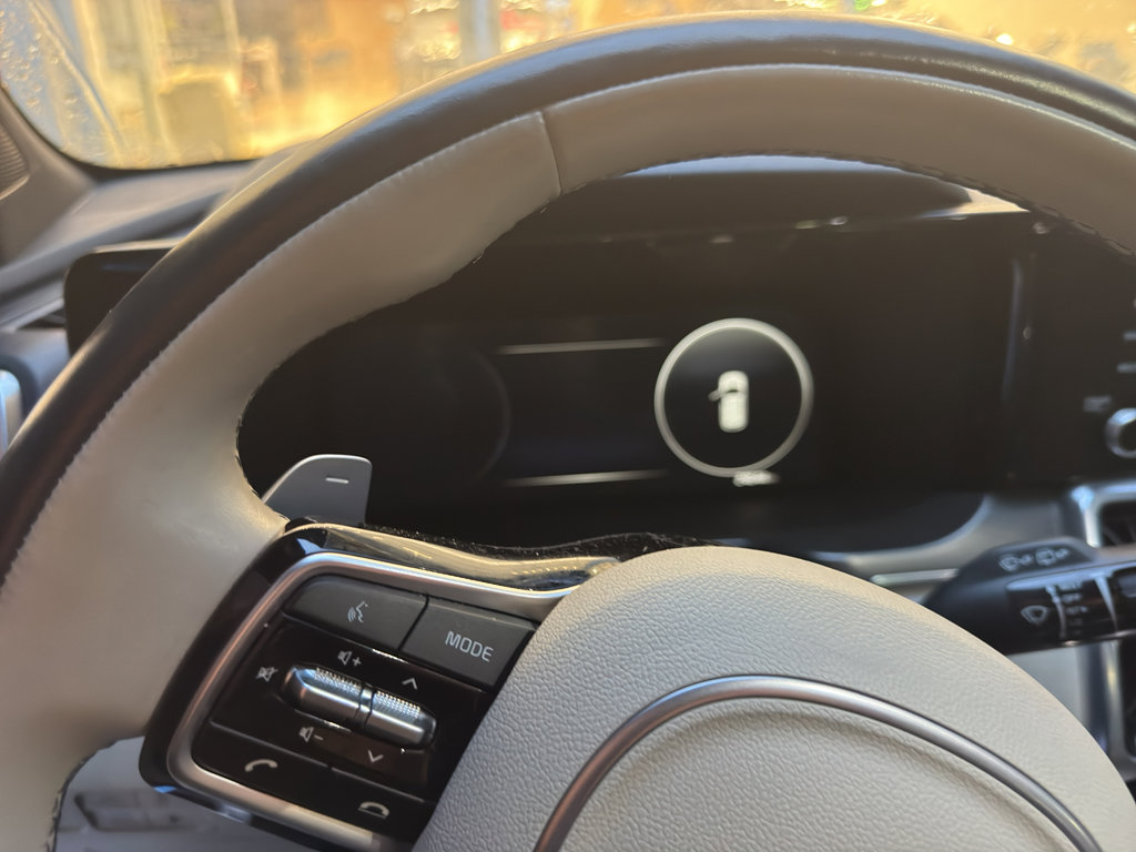 Certified 2022 Kia Sorento SX Prestige w/ Panoramic Sunroof Package image 10