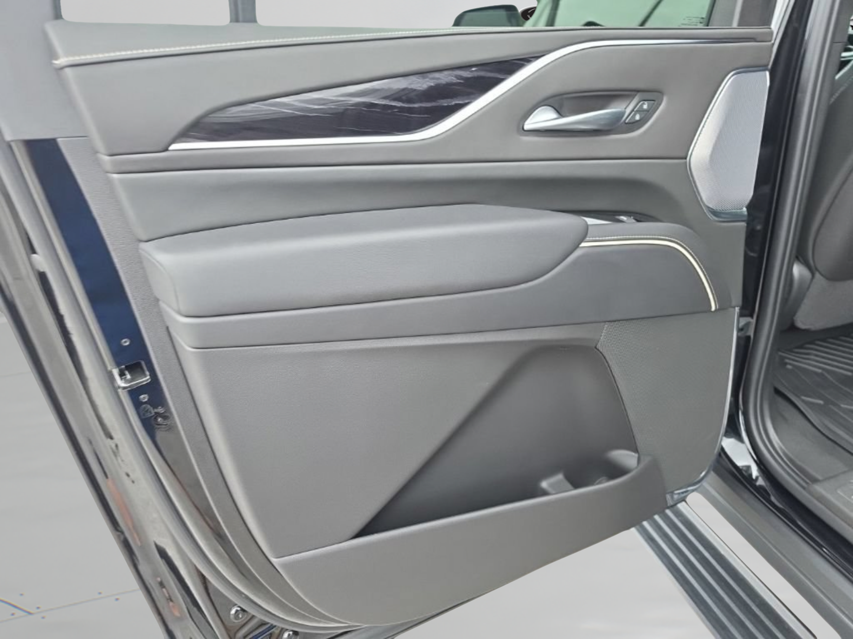 Used 2023 Cadillac Escalade ESV V AWD/4WD image 29