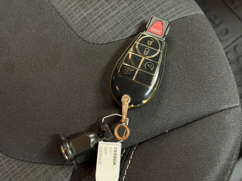 Used 2017 Jeep Cherokee Latitude w/ Cold Weather Group image 52