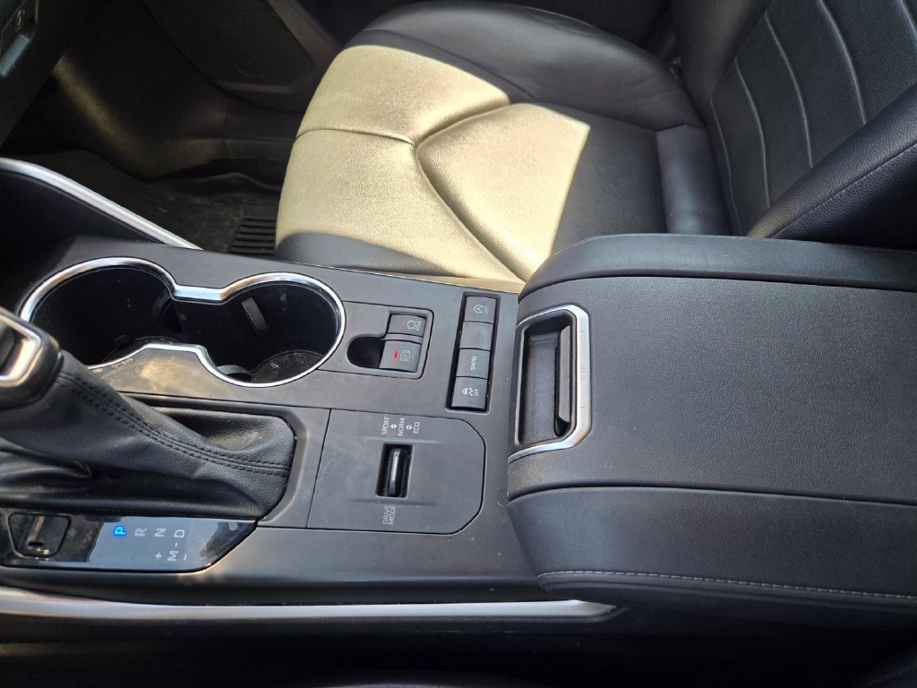 Used 2021 Toyota Highlander XLE FWD image 24