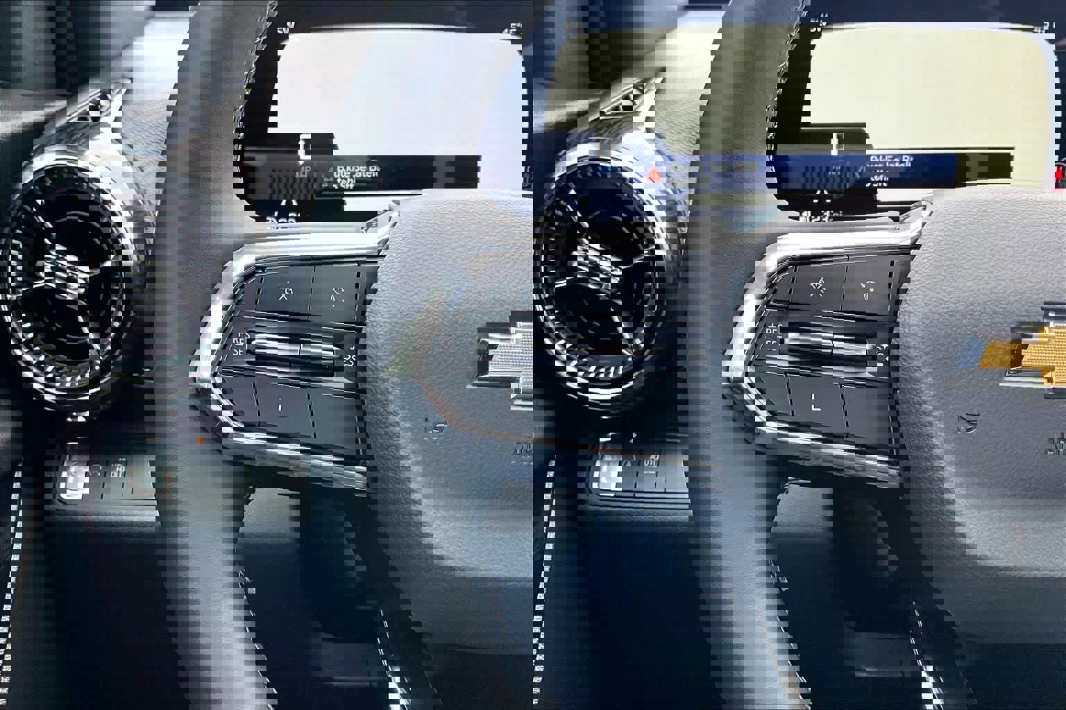 Used 2025 Chevrolet Equinox LT image 23