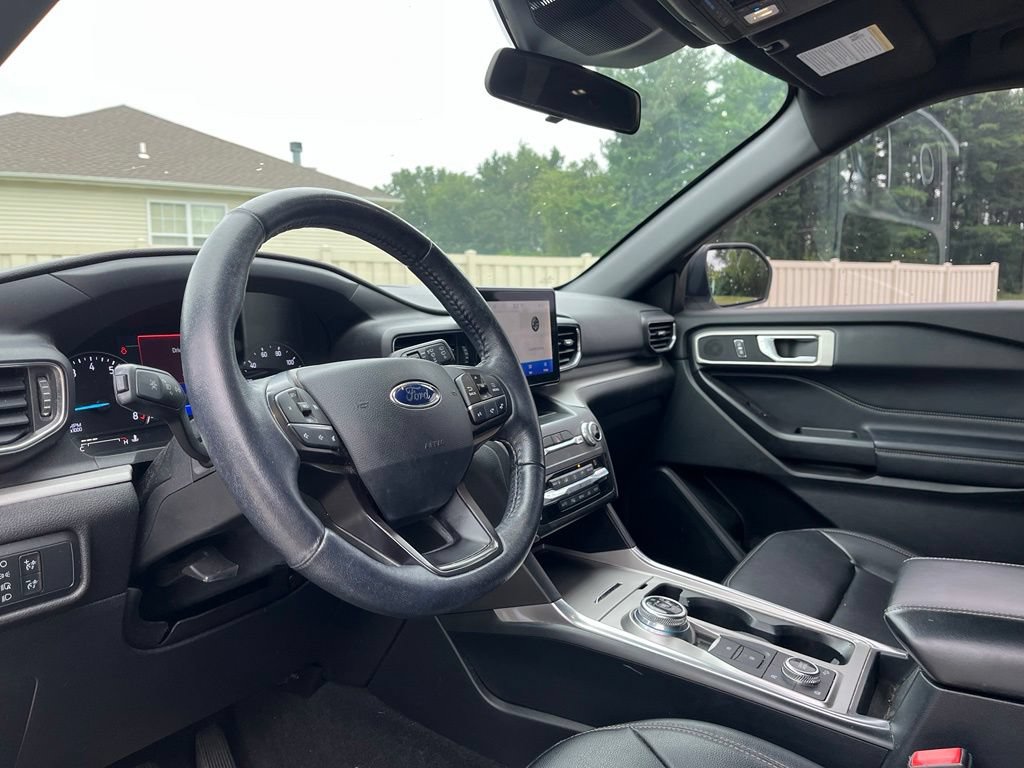 Used 2020 Ford Explorer XLT w/ Equipment Group 202A AWD/4WD image 18
