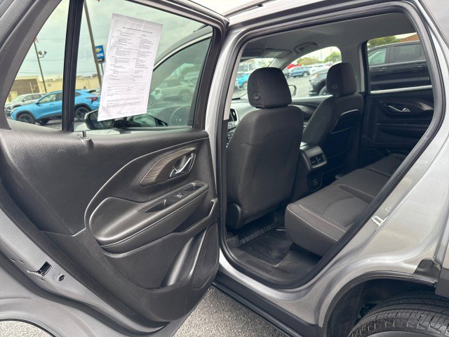 Used 2024 GMC Terrain SLE w/ Driver Convenience Package image 23