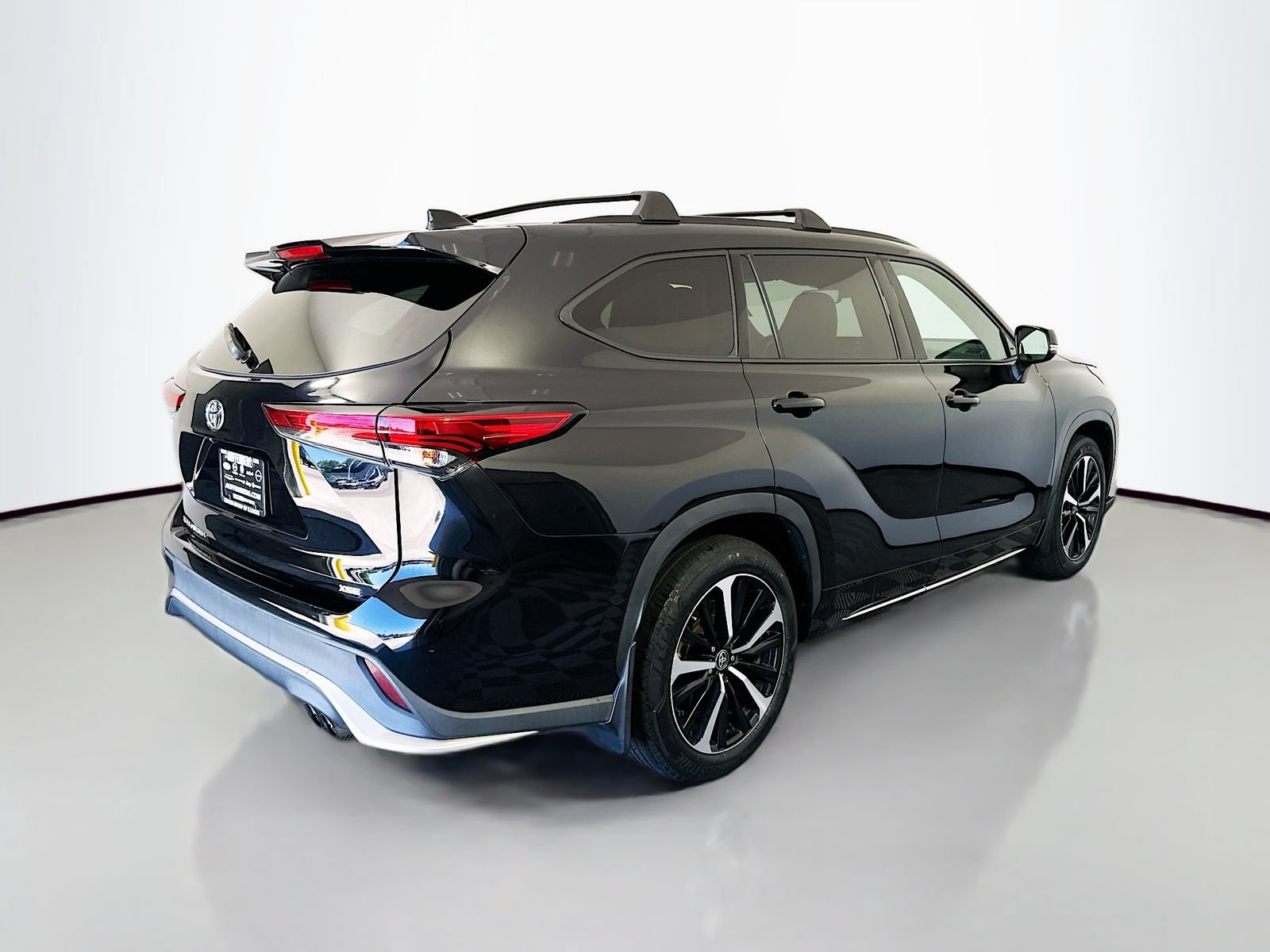 Used 2021 Toyota Highlander XSE FWD image 7